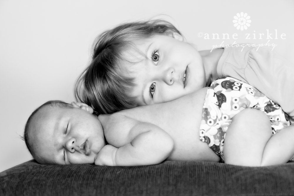 newborn baby with big sister Mooresville and Lake Norman newborn baby photographer